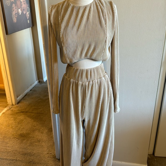 Two piece set. - Picture 1 of 4